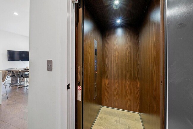 Building Photo - 236 Neruda Ave