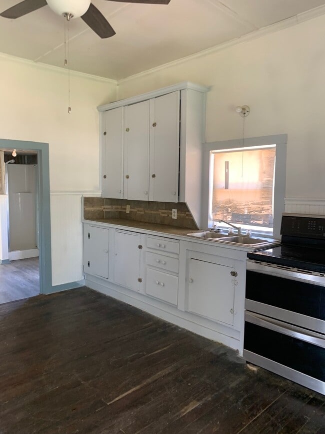 Building Photo - 708 Colorado St