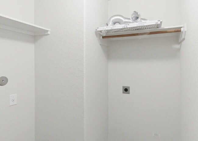 Building Photo - Charming 3-bedroom, 2-bath home located in the gated community of Southern Hills!