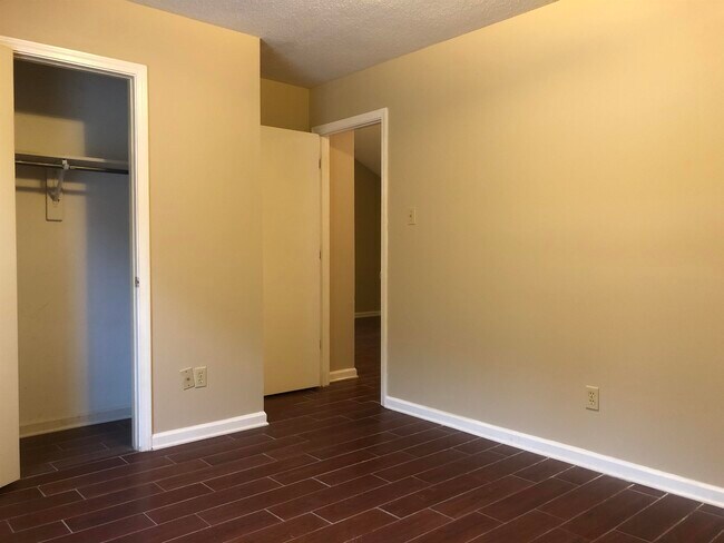 Building Photo - 6813 Maury Dr