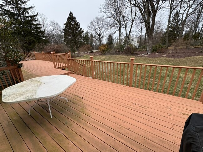 Building Photo - 5 Glenn Dr