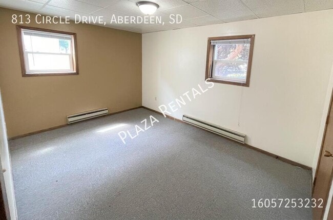 Building Photo - 505 S Washington St