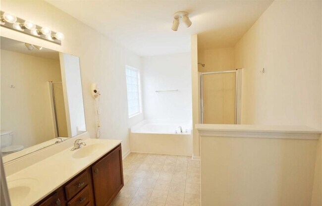 Building Photo - 1642 Ashmead Ln