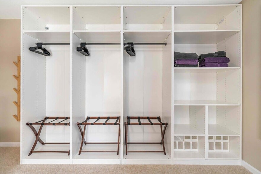 Building Photo - 1919 Puritan Dr