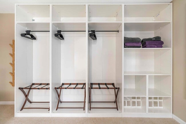 Building Photo - 1919 Puritan Dr