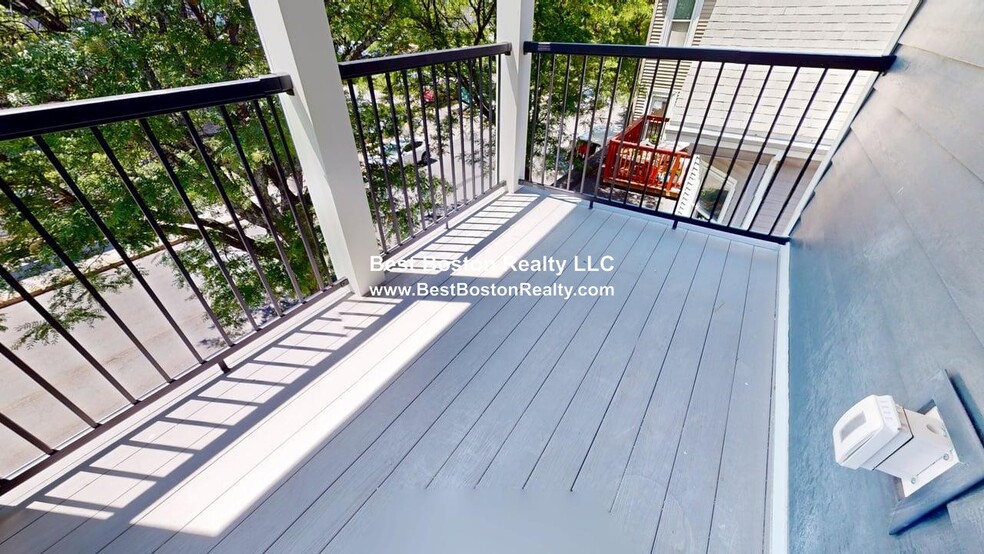 Building Photo - 231 Highland Ave