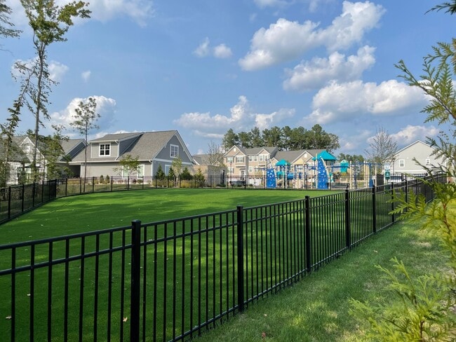 Building Photo - Heron | 3 Bed 2.5 Bath | Garage | 1800 sf | $2726-$2999 | 8, 9, 10, 12, 14, and 15 month lease terms