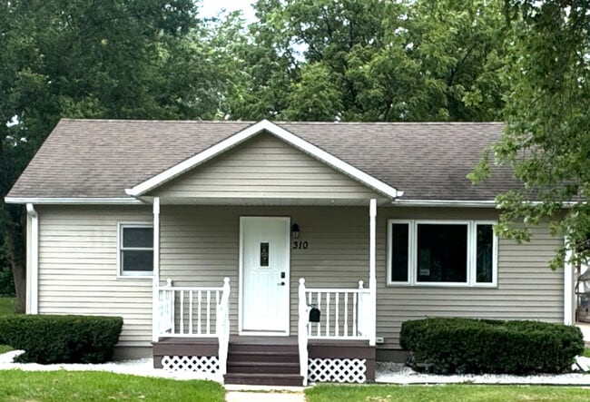 Primary Photo - 310 Prairie St
