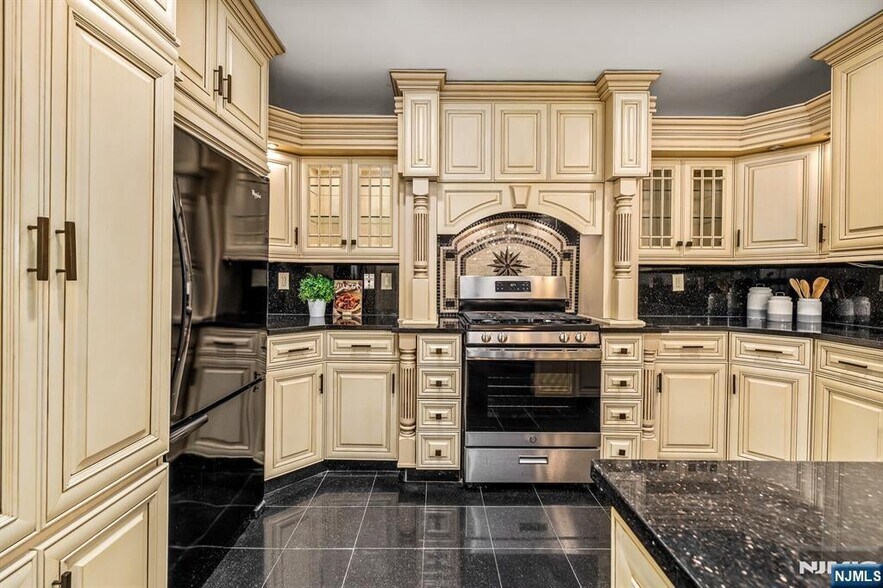 Building Photo - 750 Mainsail Ln