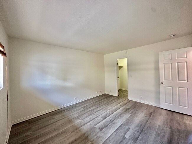 Building Photo - Updated Crown Point Condo With Wood Style ...