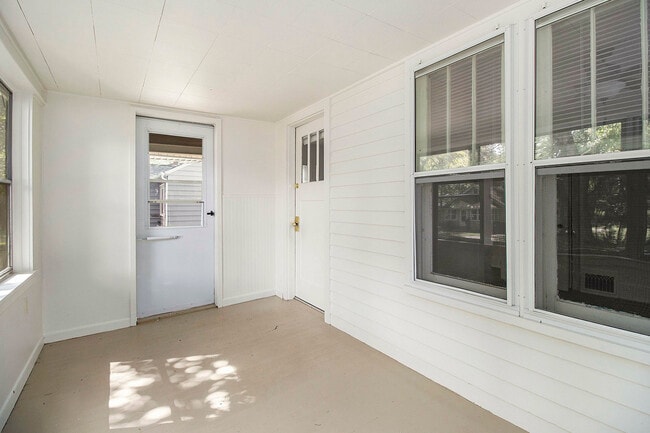 Building Photo - 539 Gayle Ave