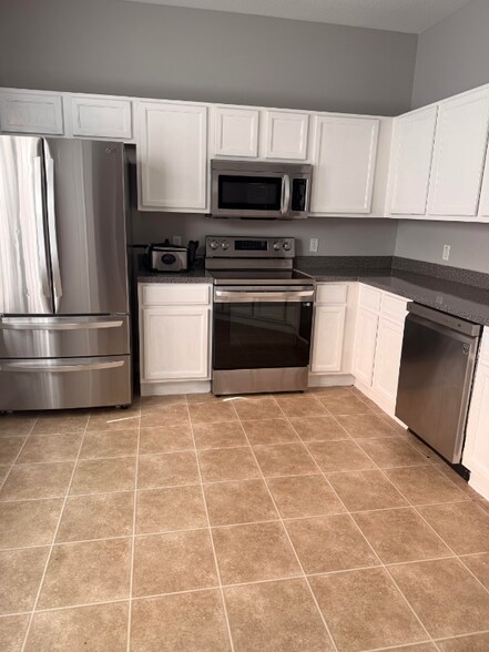 Building Photo - 8512 Shallow Creek Ct