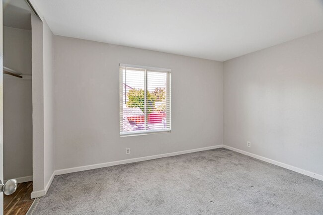 Building Photo - 2 Story Townhome