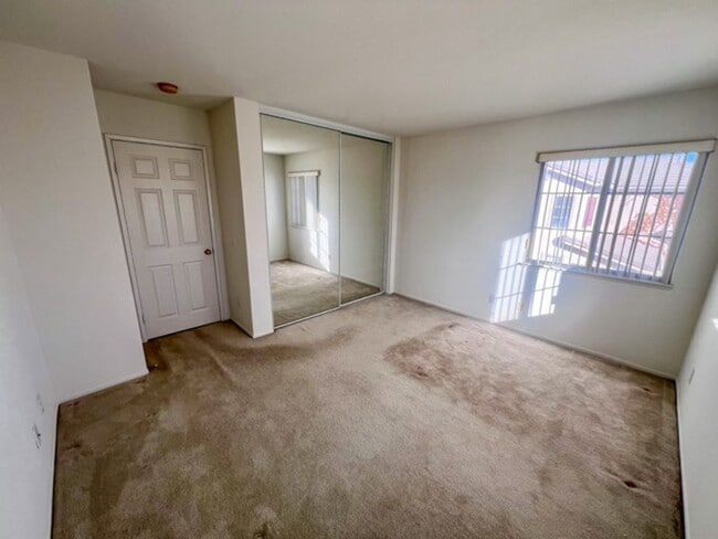 Building Photo - Large 4 bedroom Murrieta home with a loft ...