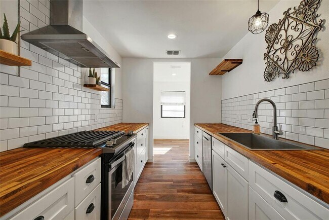 Building Photo - 6803 Santos St