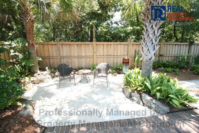 Building Photo - 3 BD/2.5 BA Home in MacCumber Terrace Neighborhood Minutes from Wrightsville Beach