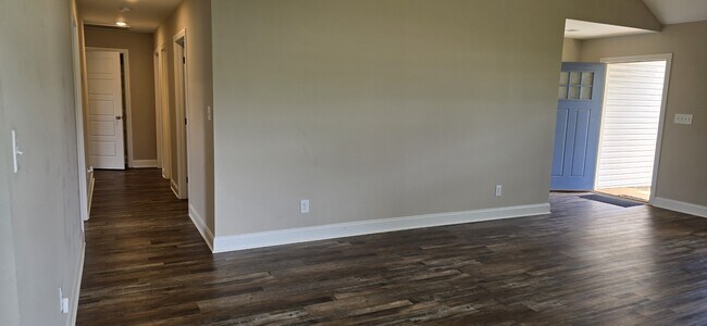 Building Photo - 1001 Whitney Dr