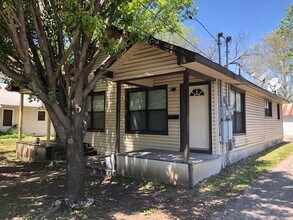 Building Photo - 809-811 E. Cherry St.