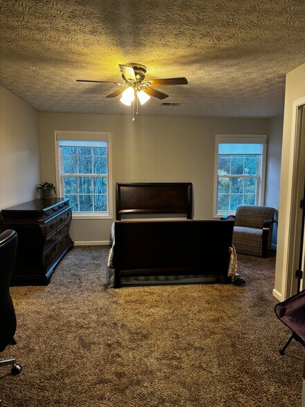 Building Photo - 138 Creekwood Dr