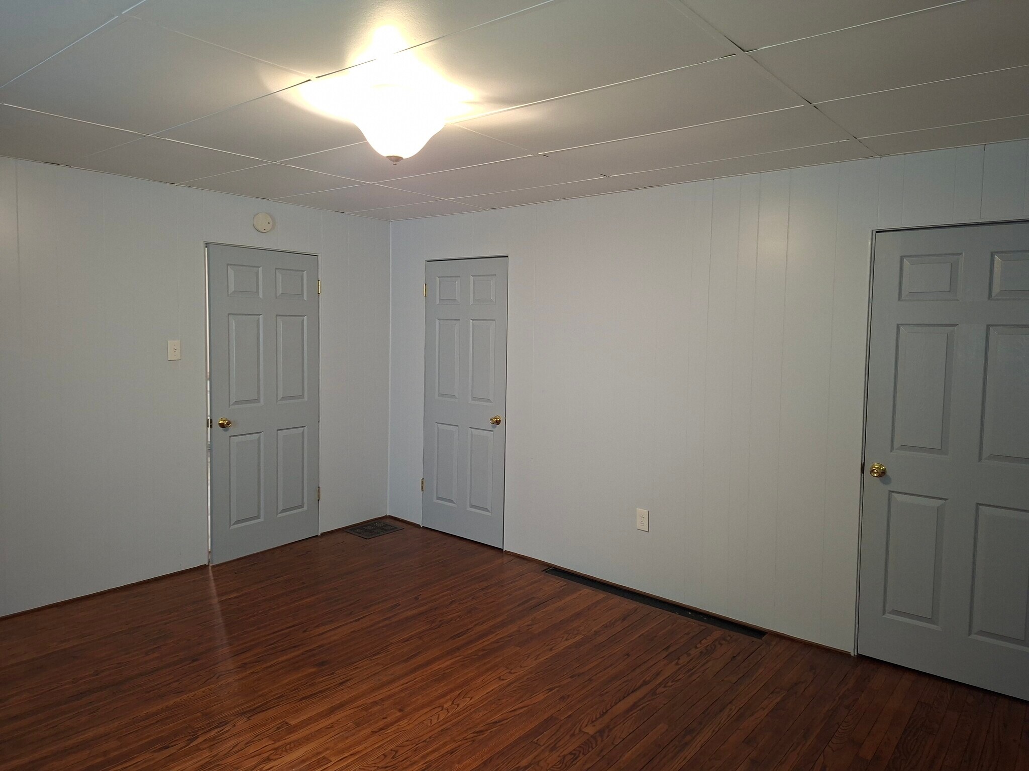 Building Photo - 11 N Wade Ave