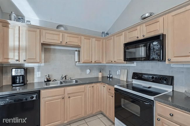 Building Photo - 1303 Hidden Oaks Dr
