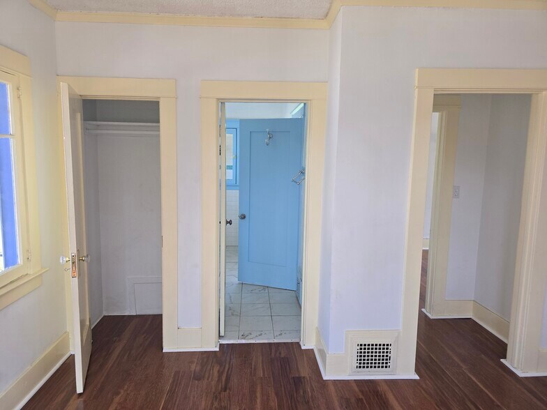 Building Photo - 976 Manzanita St