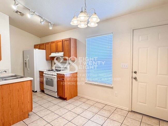 Building Photo - ADORABLE East Norman 3 Bed/2 Bath Duplex Available NOW in Eastridge!