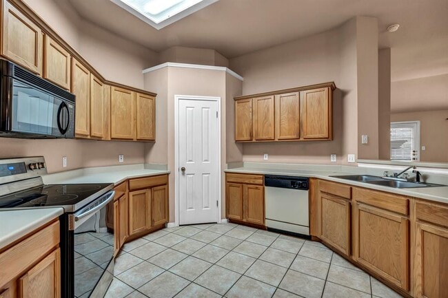 Building Photo - 5700 Lomita Verde Cir