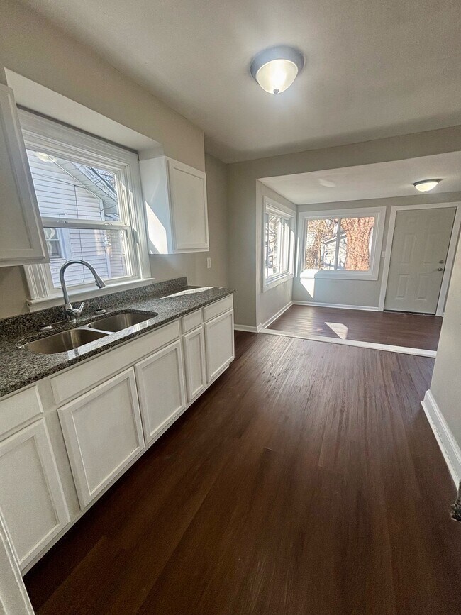 Building Photo - 328 Cecil Ave