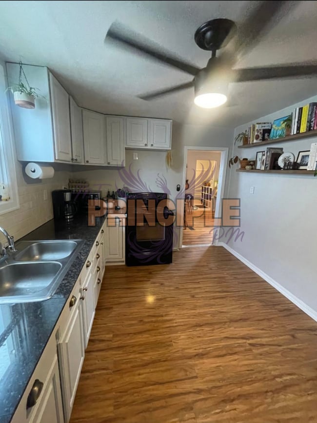 Building Photo - Adorable 3 bed house in great family frien...