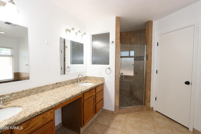 Building Photo - 4308 E Princeton Ave