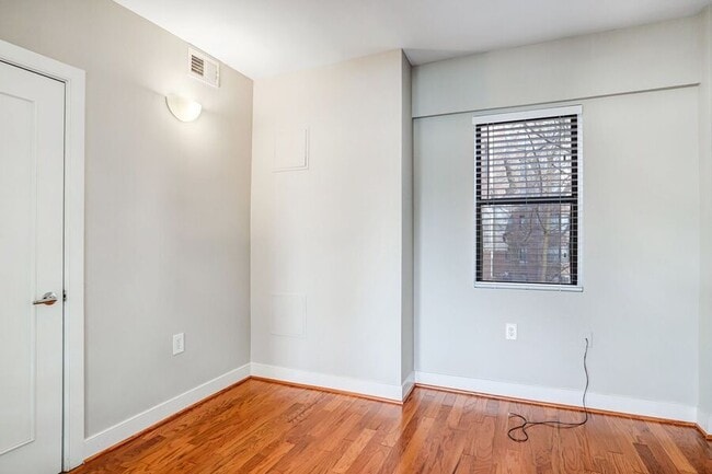 Building Photo - 1727 R St NW