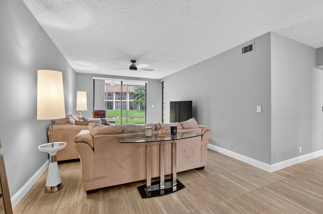 Building Photo - 7773 La Mirada Dr