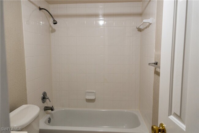 Building Photo - 4627 Bayshore Dr