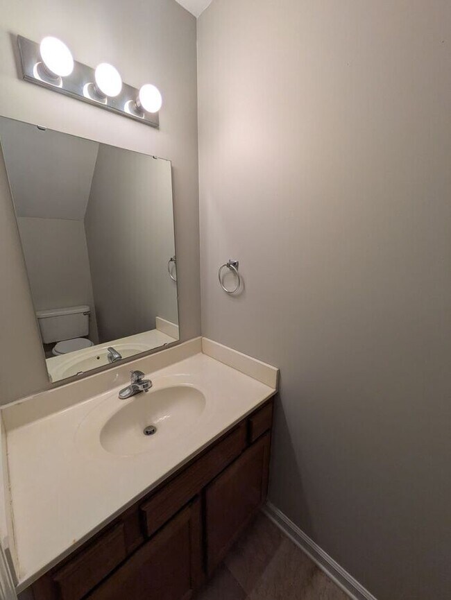 Building Photo - 2BD/1.5BA Townhome in Strawberry Patch Complex