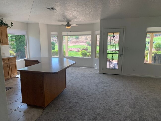 Building Photo - Wonderful 3 Bed 2 Bath Single Story on Sou...