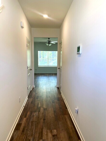 Building Photo - 252 Chelsea Pk Cir