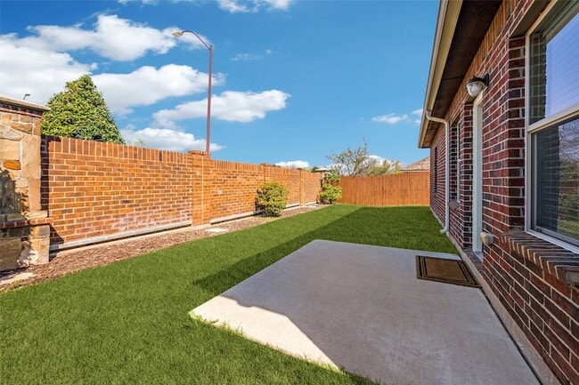 Building Photo - 3805 Weatherstone Dr