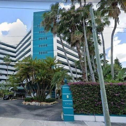Building Photo - 1700 NW N River Dr