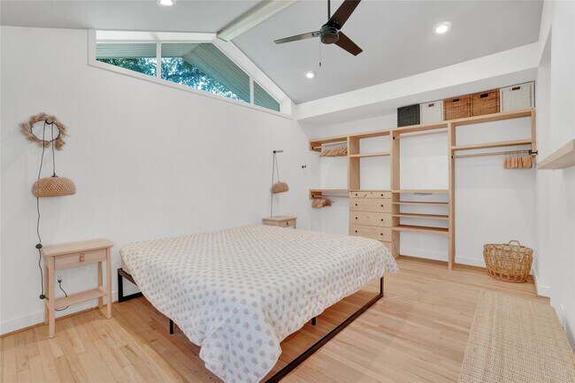 Building Photo - 5226 Kinglet St