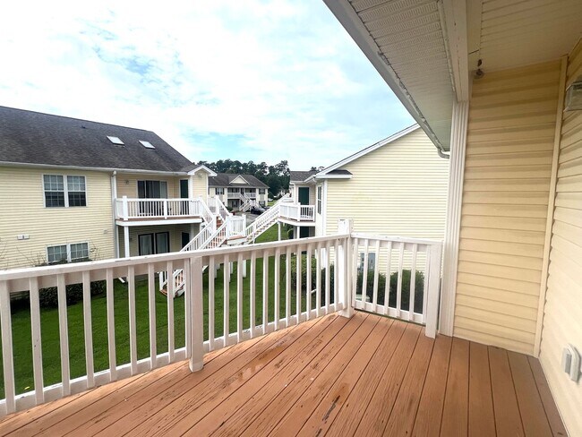 Building Photo - RENT SPECIAL! Updated Holten Place, top fl...
