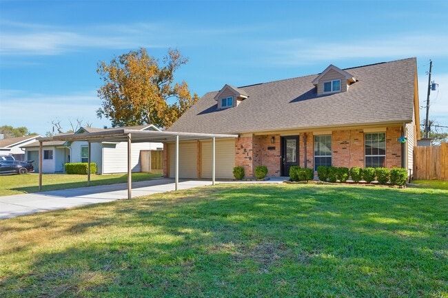 Building Photo - 5818 Chinaberry Dr