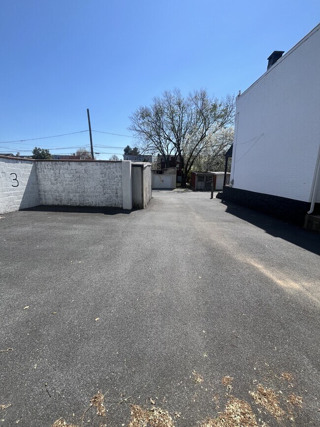 Building Photo - 220 E Liberty St