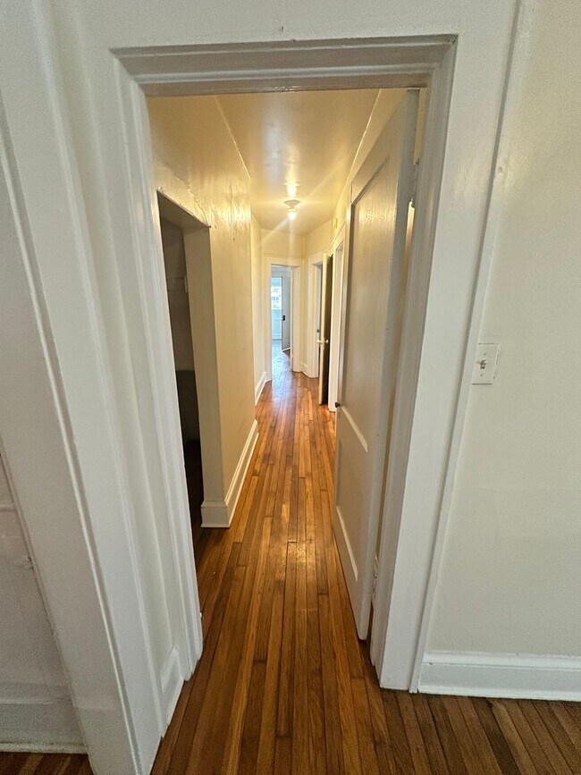 Building Photo - 527 Maryland Ave