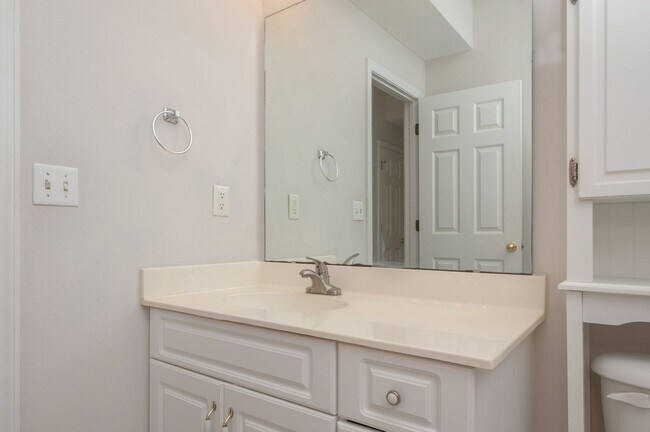 Building Photo - First Floor - The Oaks Unit!