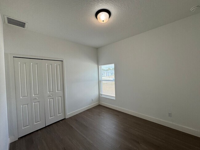 Building Photo - BEAUTIFUL 4 BD/2 BA Home in Palm Bay! Great Location!