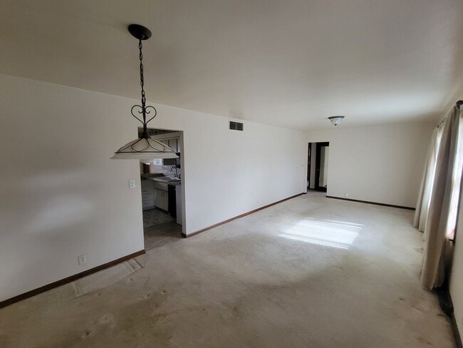 Building Photo - 3 Bed 1 Bath Home for RENT