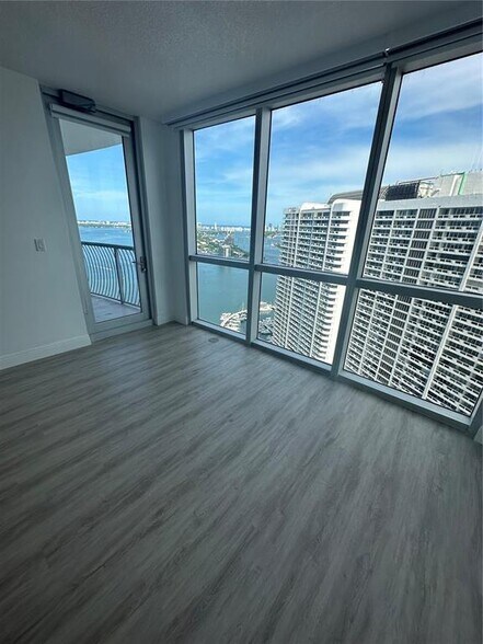 Building Photo - 1750 N Bayshore Dr