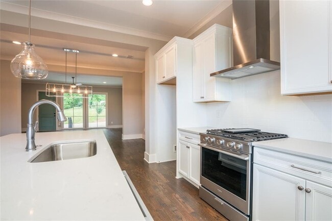 Building Photo - 146 1st Ave NW
