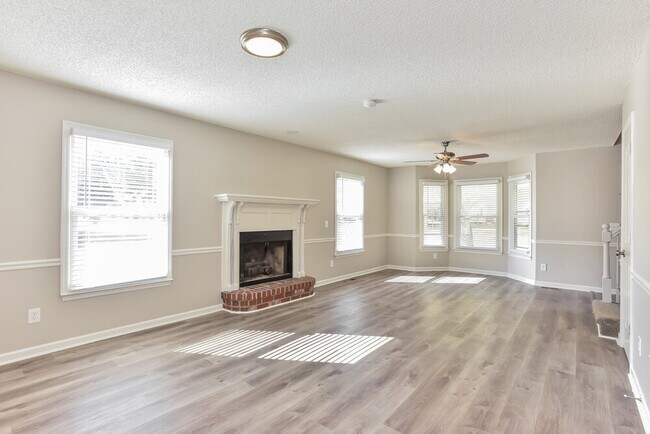 Building Photo - 2303 Riverstone Dr